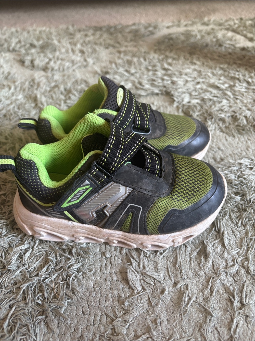 Kids Athletic Sneakers in Green and Black - Velcro Closure